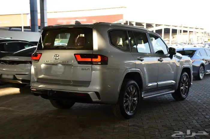تويوتا لاند كروزر GXR S 2025 3