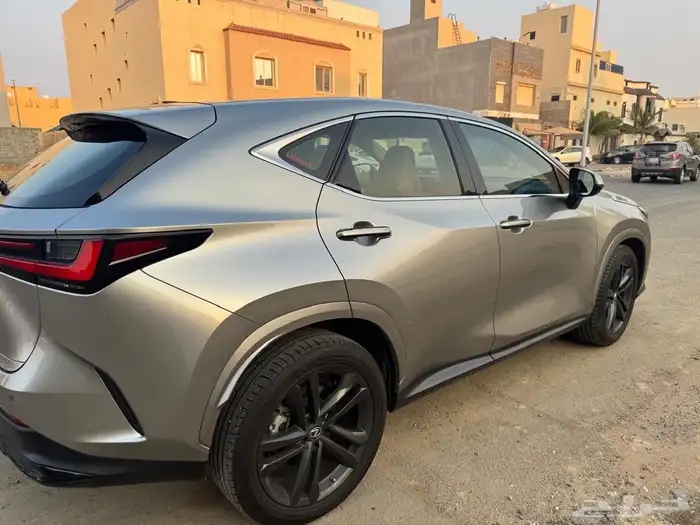 لكزس NX هايبرد 2023 2