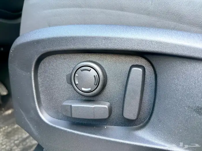 للبيع ديفندر موديل 2026 فئه X dynamic SE اصفار كندي 8