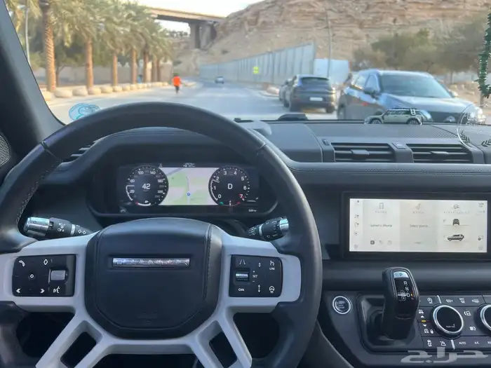 لاند روفر ديفندر HSE 110 موديل 2020 ممشى قليل والمالك الأول 8