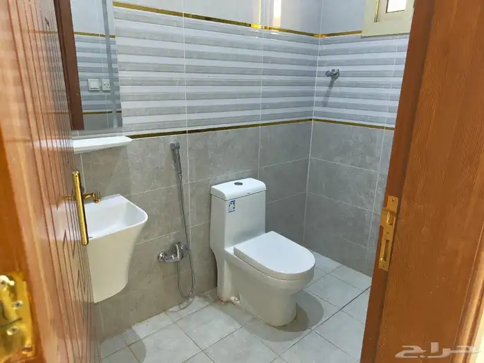 شقه دور اول للايجار حي اليرموك مطبخ راكب 5