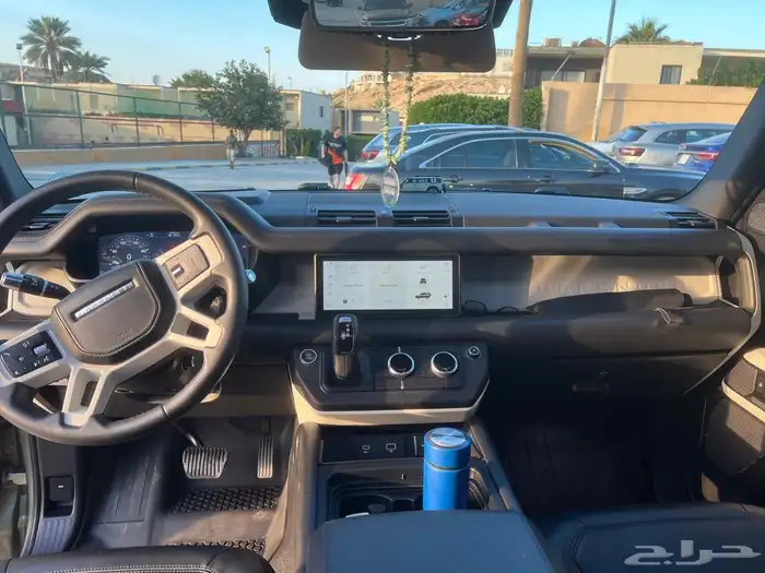لاند روفر ديفندر HSE 110 موديل 2020 ممشى قليل والمالك الأول 15