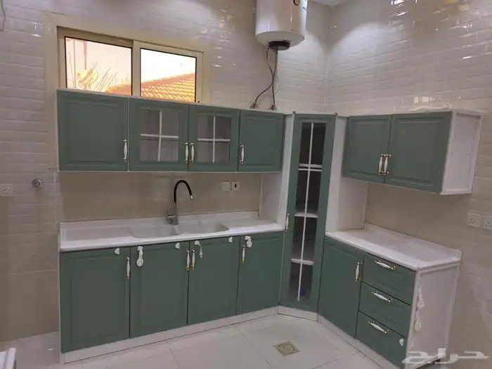 شقه دور اول للايجار حي اليرموك مطبخ راكب 7