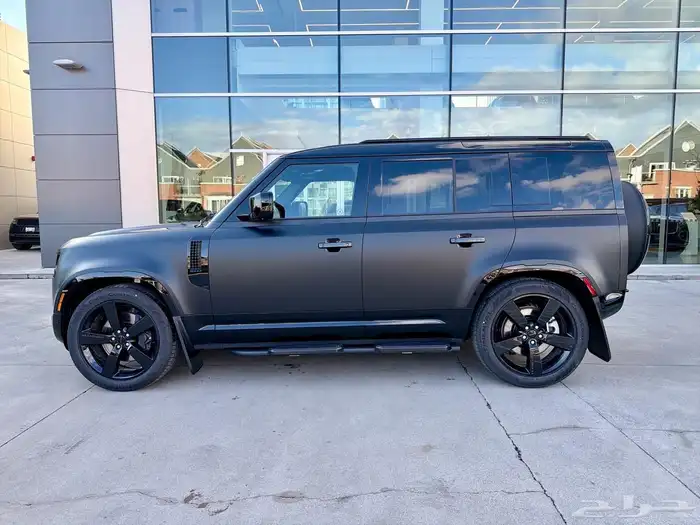 للبيع ديفندر موديل 2026 فئه X dynamic SE اصفار كندي 3