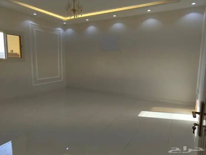 شقه دور اول للايجار حي اليرموك مطبخ راكب 18