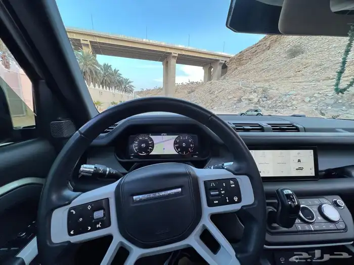 لاند روفر ديفندر HSE 110 موديل 2020 ممشى قليل والمالك الأول 11