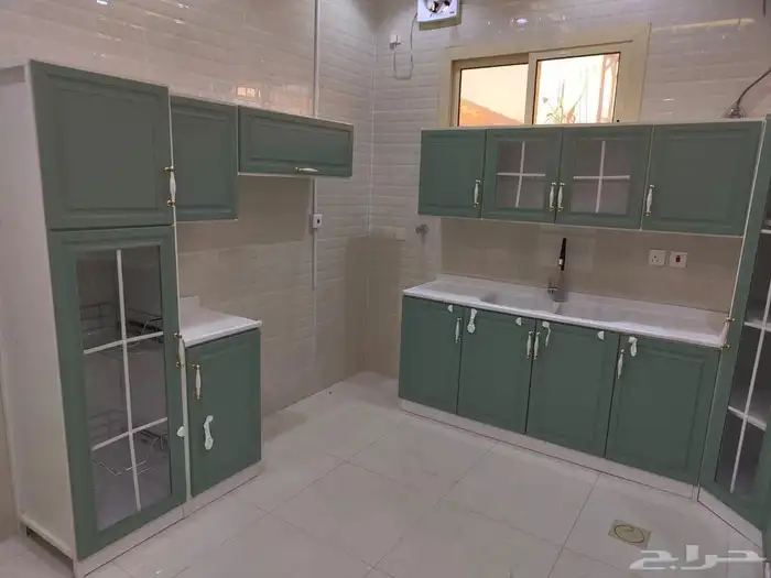 شقه دور اول للايجار حي اليرموك مطبخ راكب 9