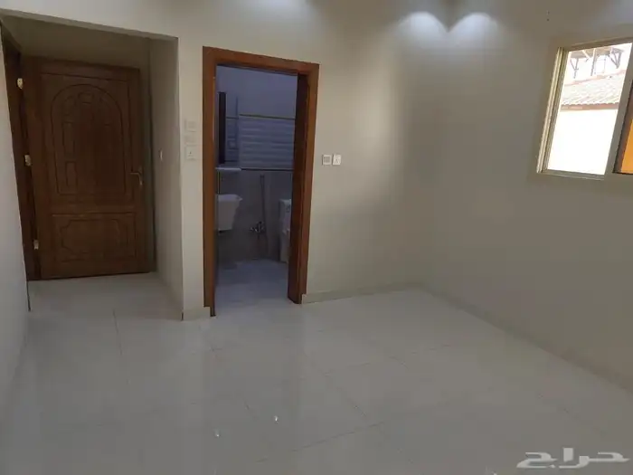 شقه دور اول للايجار حي اليرموك مطبخ راكب 16