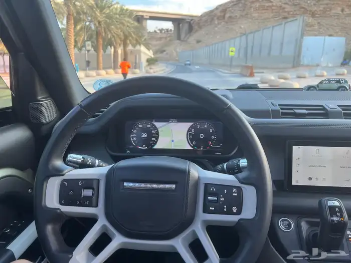 لاند روفر ديفندر HSE 110 موديل 2020 ممشى قليل والمالك الأول 13