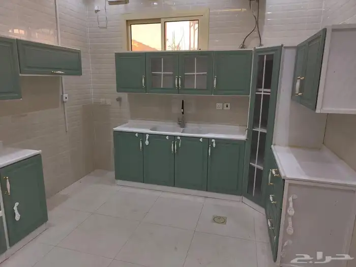 شقه دور اول للايجار حي اليرموك مطبخ راكب 15