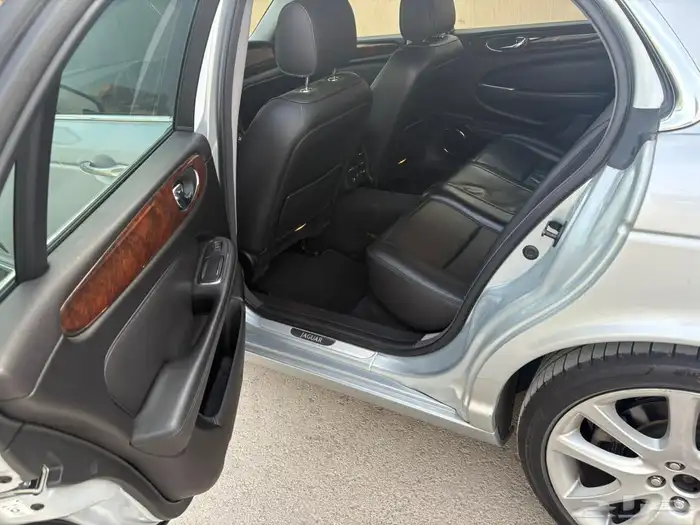 جاكوار JAGUAR XJ 23