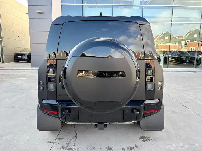 للبيع ديفندر موديل 2026 فئه X dynamic SE اصفار كندي 1