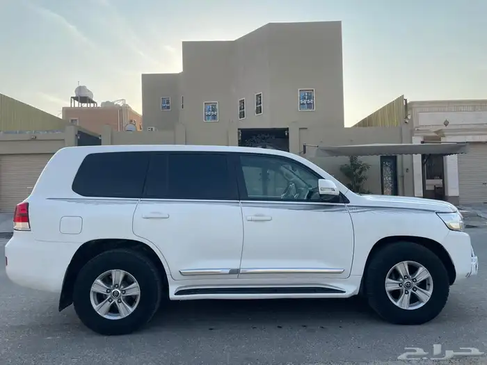 GXR 1 لاندكروزر 2019 وارد قطر 4