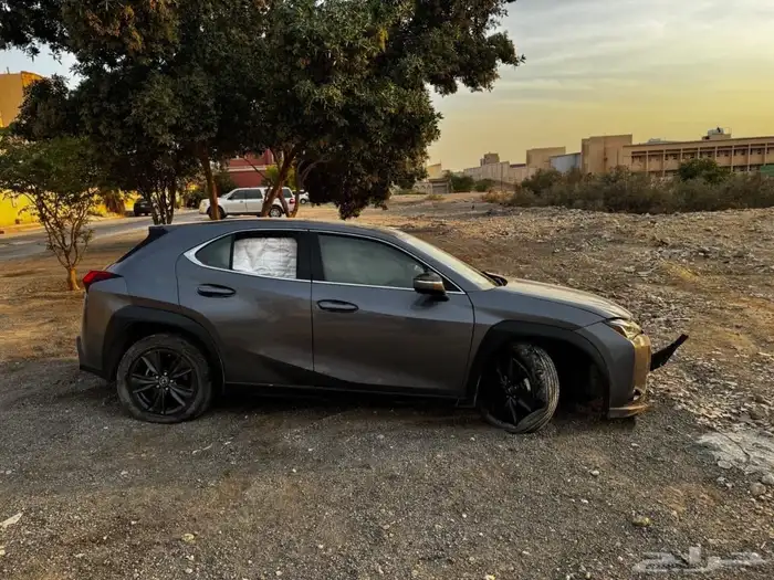 لكزس UX 2021 مصدوم 2