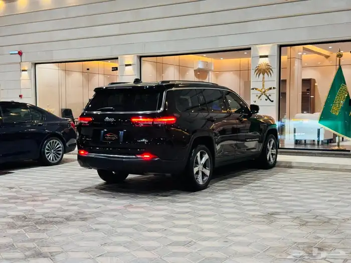 شيروكي لمتد فل كامل نظيف جدا 3