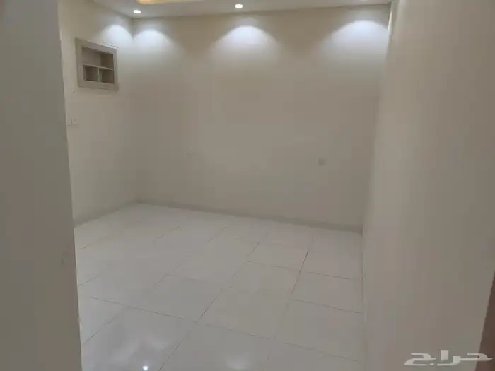 شقه دور اول للايجار حي اليرموك مطبخ راكب 6