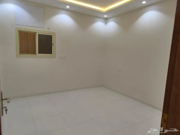 شقه دور اول للايجار حي اليرموك مطبخ راكب 12