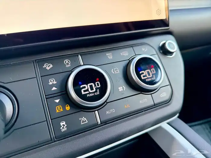 للبيع ديفندر موديل 2026 فئه X dynamic SE اصفار كندي 13