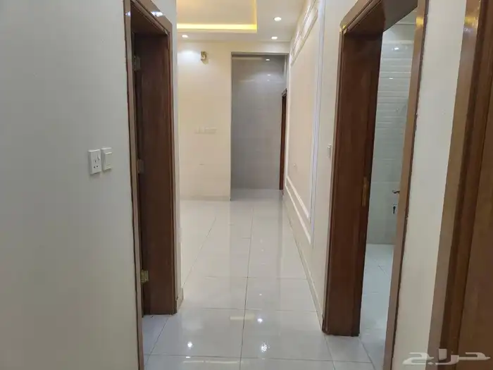 شقه دور اول للايجار حي اليرموك مطبخ راكب 3