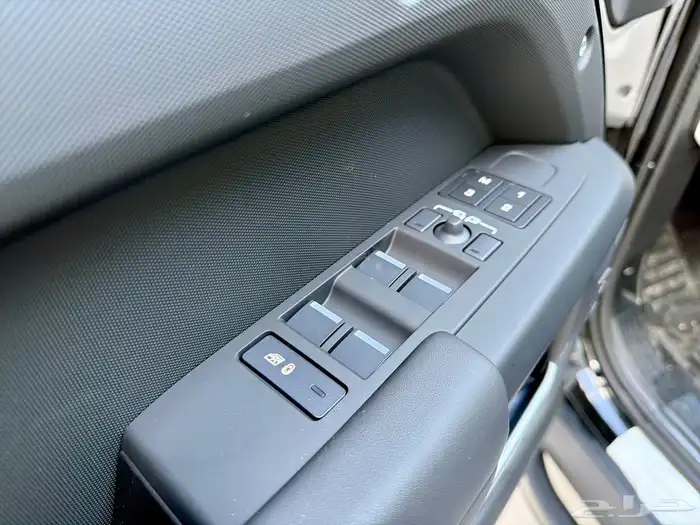 للبيع ديفندر موديل 2026 فئه X dynamic SE اصفار كندي 9