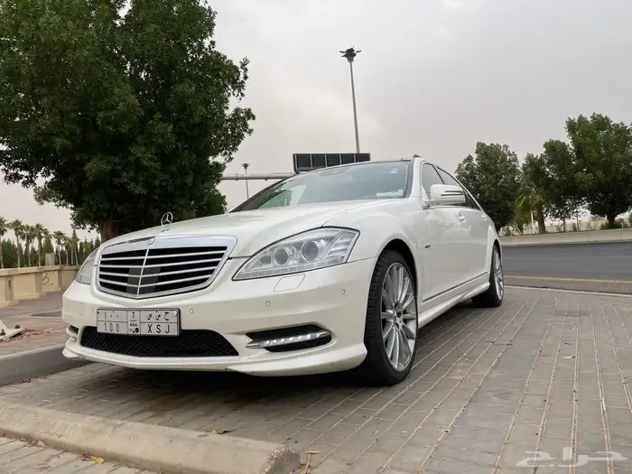 مرسيدس AMG 2012 نظيفة على الفحص 3