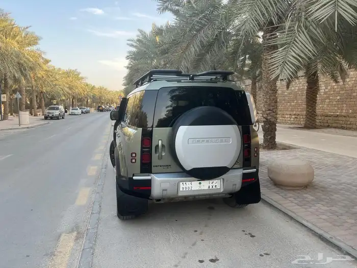 لاند روفر ديفندر HSE 110 موديل 2020 ممشى قليل والمالك الأول 3