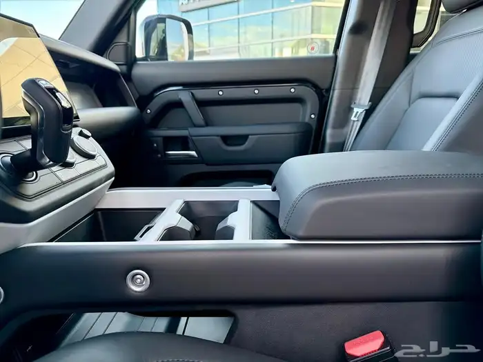 للبيع ديفندر موديل 2026 فئه X dynamic SE اصفار كندي 14