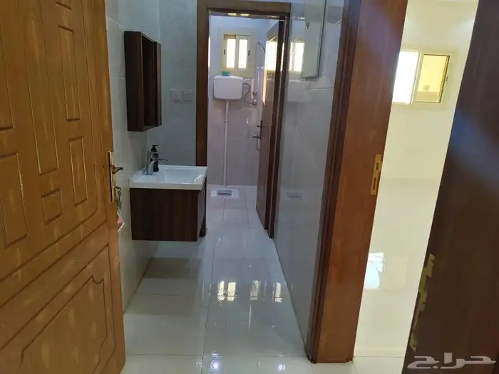 شقه دور اول للايجار حي اليرموك مطبخ راكب 11