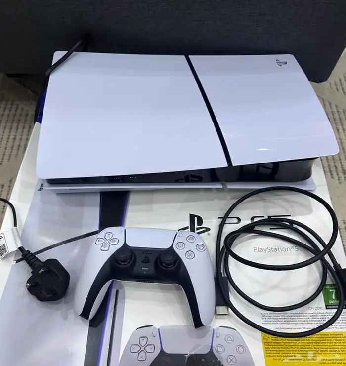 بلاستيشن 5 سليم ( ديسك ) مع كامل ملحقاته 0