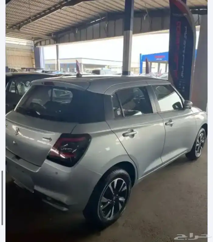 سوزوكي سويفت GLX 2025 1