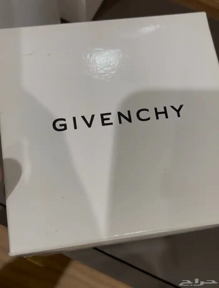 للبيع ساعه جيفنشي اصليه ونادره 2