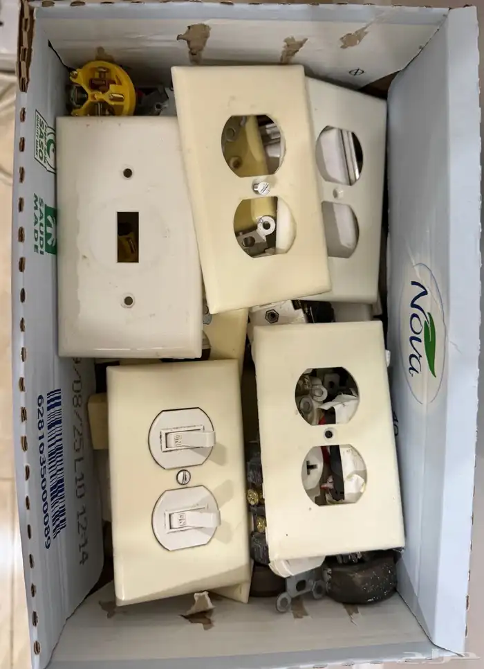 للبيع مفاتيح افياش كهربائيه 0