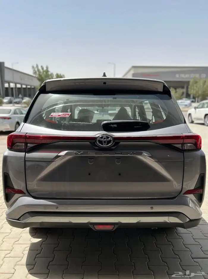 تويوتا فيلوز GLX بنزين فل كامل 2025رصاصي 70050 شامل الضريبة 3