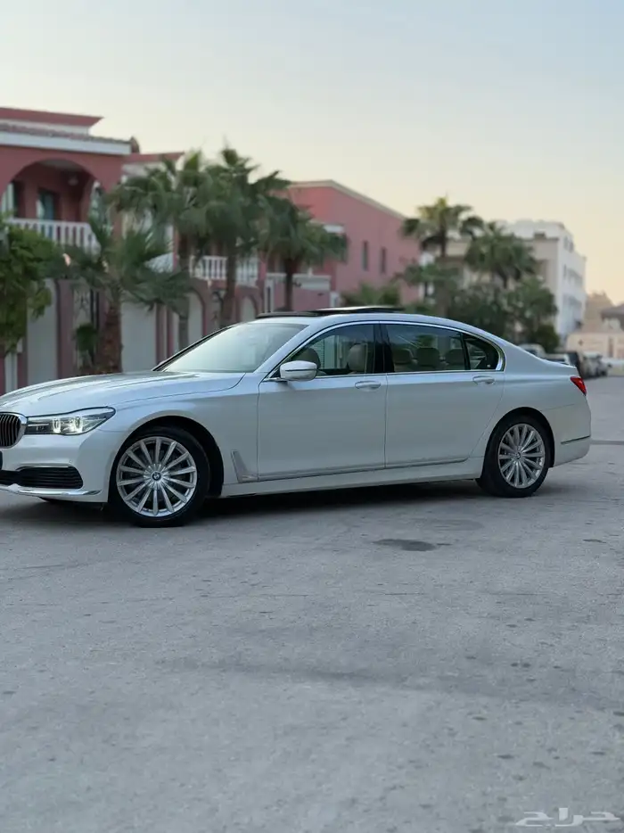 للبيع بي ام دبليو 740Li فل كامل 3