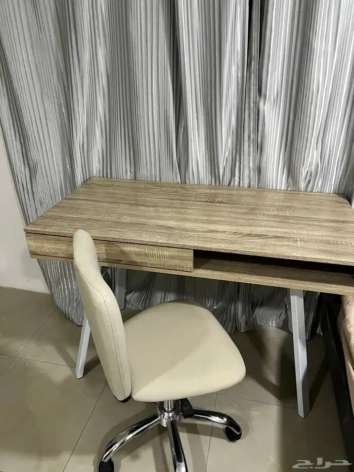 مكتب مع الكرسي 0