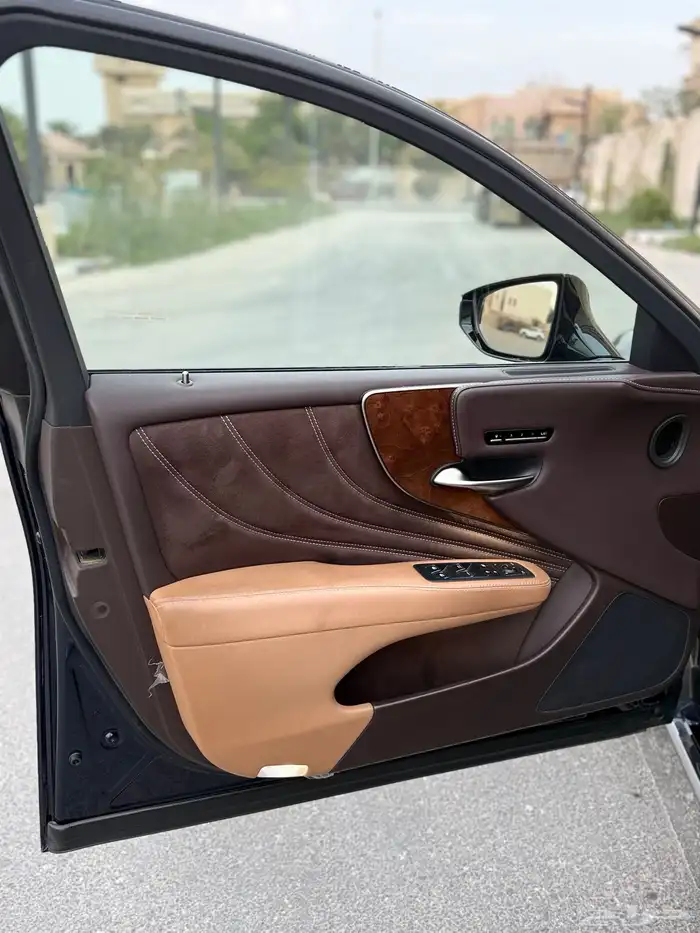 للبيع لكزس LS500h هايبرد ( مخزن ) سعودي اعلى افئه 14