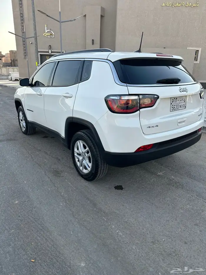 جيب كومباس 8