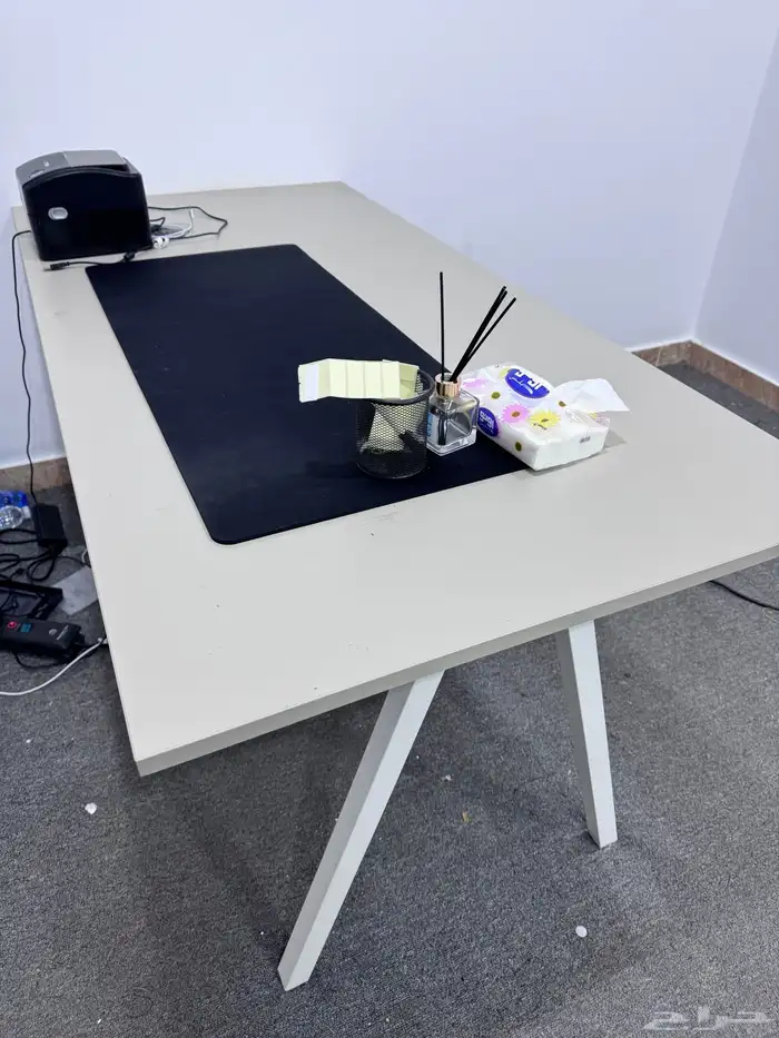 للبيع طاولة مكتب مع ادراج وكرسي 1