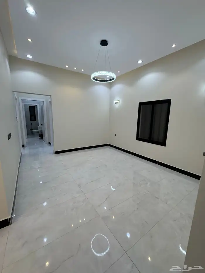 للبيع شقق تمليك أرضي 6غرف بمدخل سياره على شارع 30متر خ مشيط 9