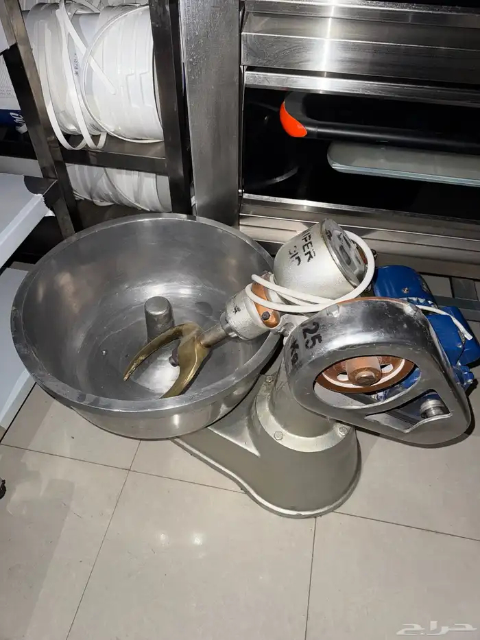 للبيع معدات مطعم نظيفة جدا 7