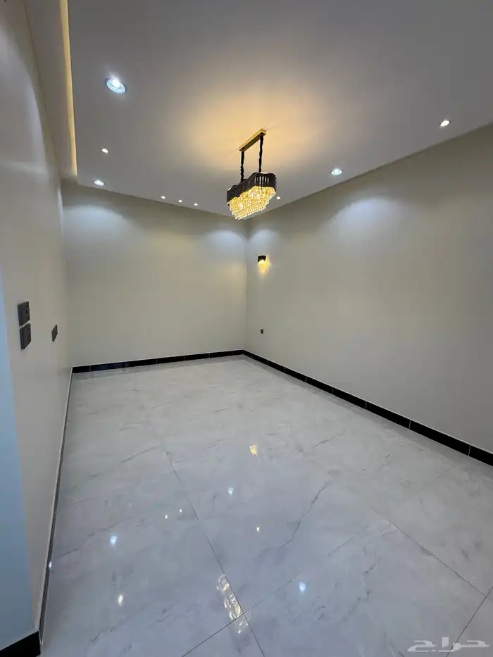 للبيع شقق تمليك أرضي 6غرف بمدخل سياره على شارع 30متر خ مشيط 3