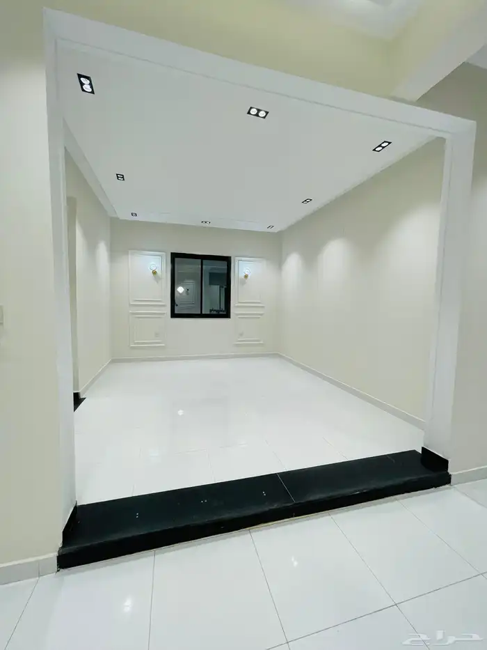 للبيع ادوار ارضي بحوش 6 غرف السعر 570 الف حي المعارض 13