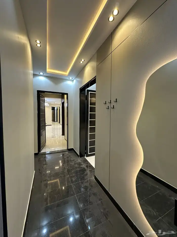 للبيع روفات وسيعة 8 غرف ومشب شرق الخميس 7