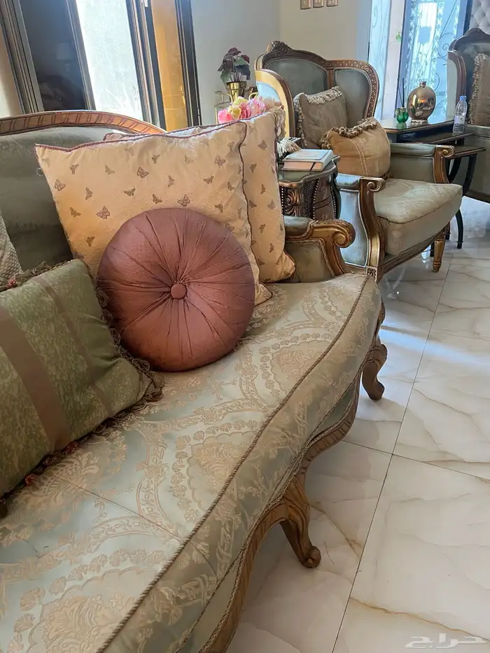 للبيع طقمين كنب فاخر من المطلق والقفاري 1