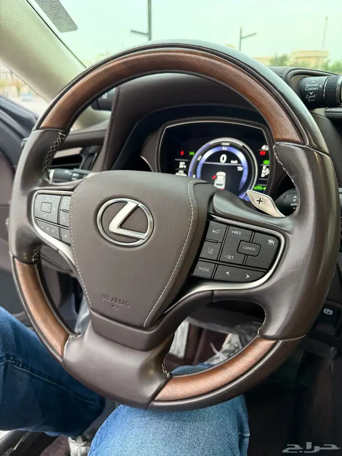 للبيع لكزس LS500h هايبرد ( مخزن ) سعودي اعلى افئه 33