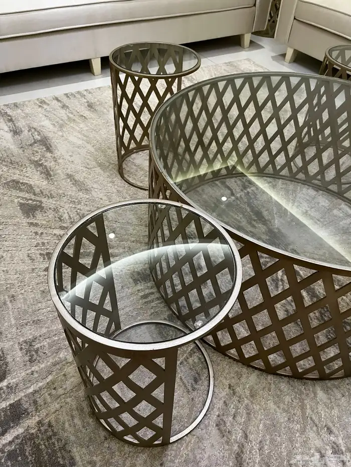 طاوله كبيره   4 طاولات خدمه 2