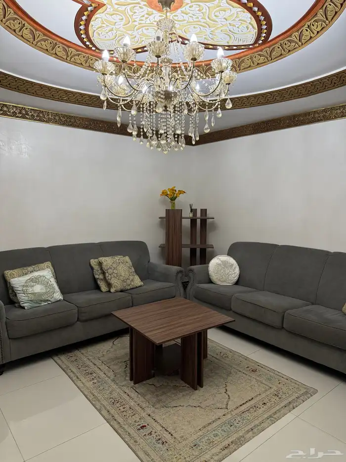 غرفة معيشة متكاملة من آشلي مستعمل. 0