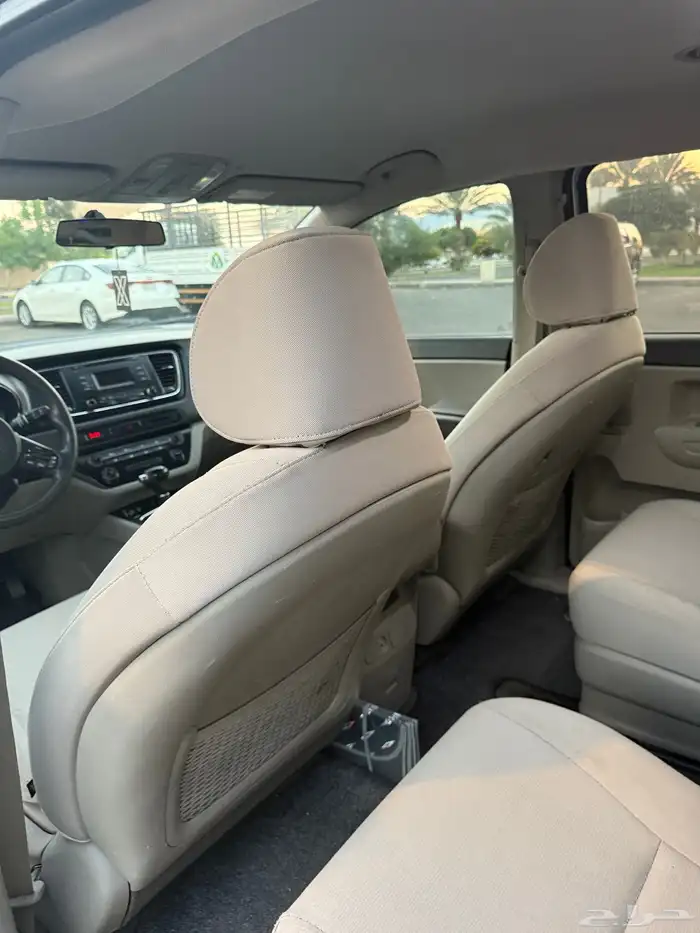 للبيع Kia carnival موديل 2016 عائلي نظيف 11
