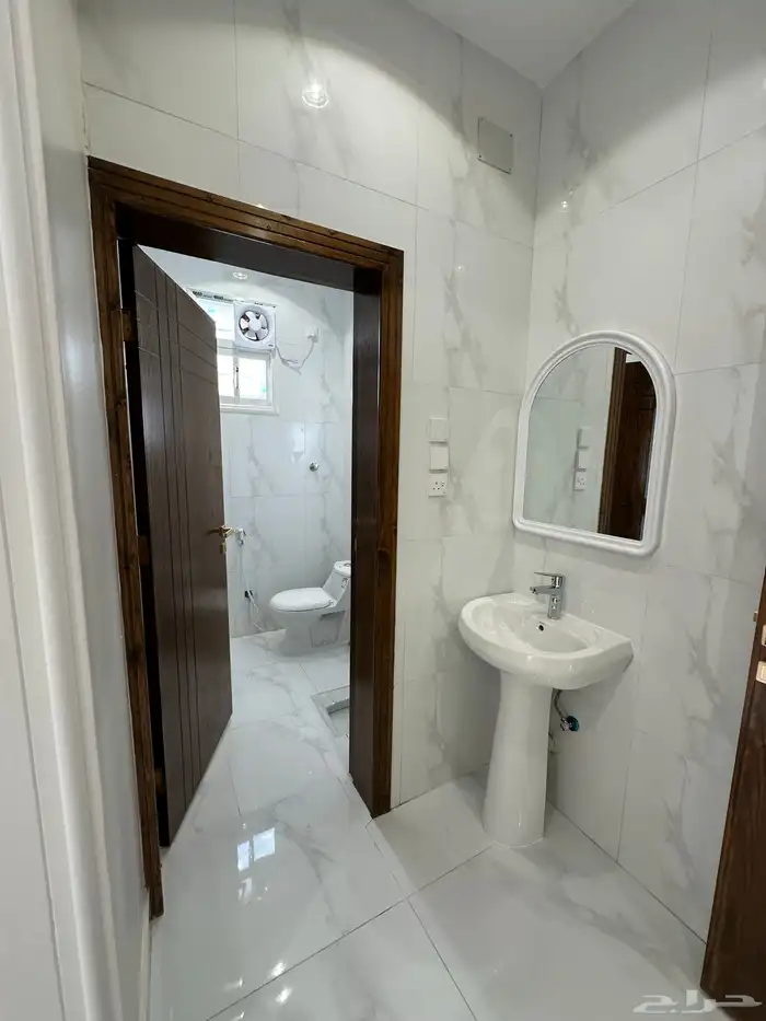 للبيع شقة دور ارضي بمدخل خاص وحوش وسيع المحالة 11