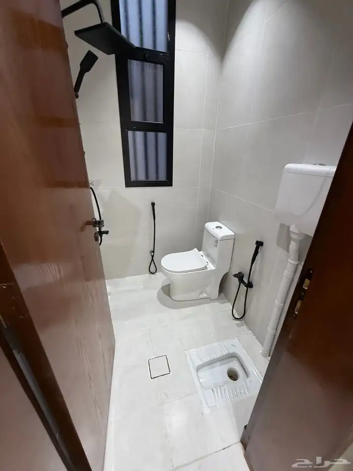 للبيع بأسعار مميزه وخدمات مكتمله شقه ارضيه وروف علوي 64